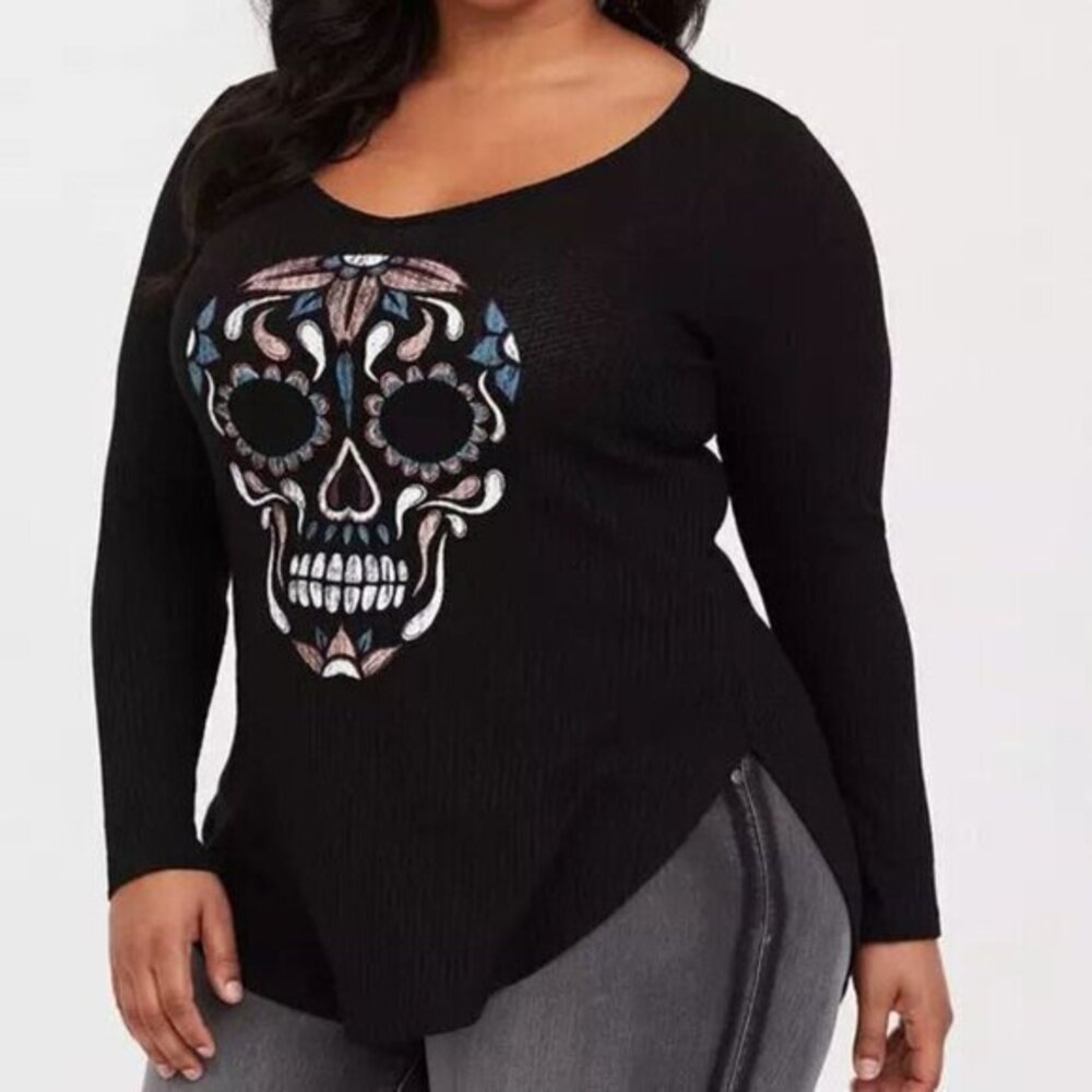 Torrid Black Waffle Long Sleeve Skull Long Sleeve Shirt Size 0 Large EUC #5620